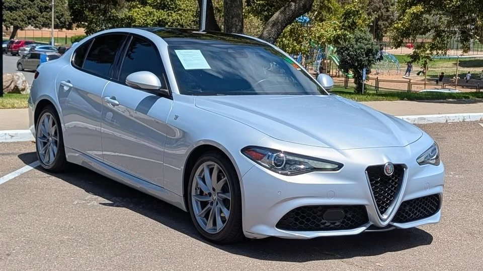 2022 Alfa Romeo Giulia - Image 5 of 14