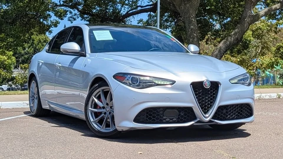2022 Alfa Romeo Giulia - Image 2 of 14
