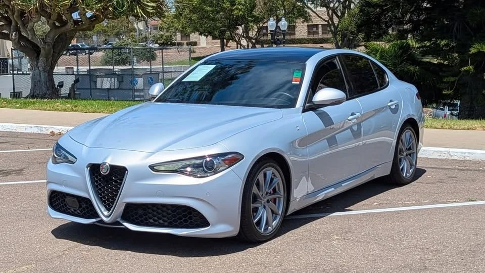 2022 Alfa Romeo Giulia - Image 7 of 14