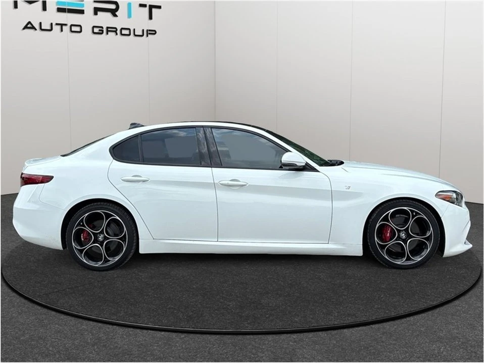 2022 Alfa Romeo Giulia - Image 10 of 20