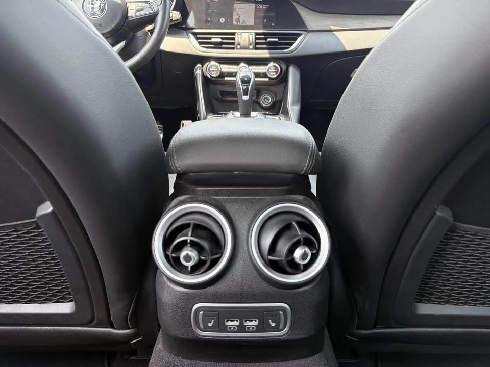 2022 Alfa Romeo Giulia - Image 14 of 19