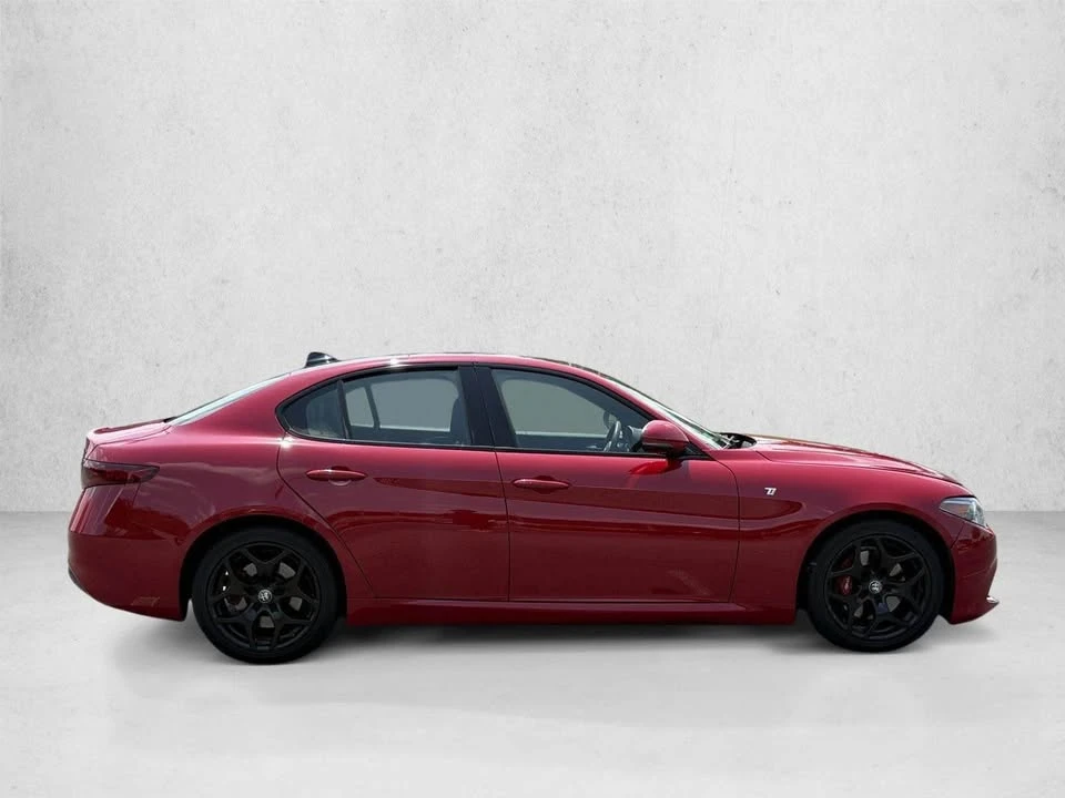 2022 Alfa Romeo Giulia - Image 3 of 19