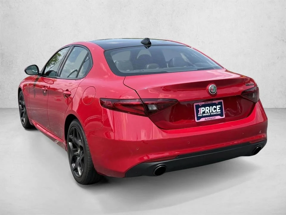 2022 Alfa Romeo Giulia - Image 4 of 19