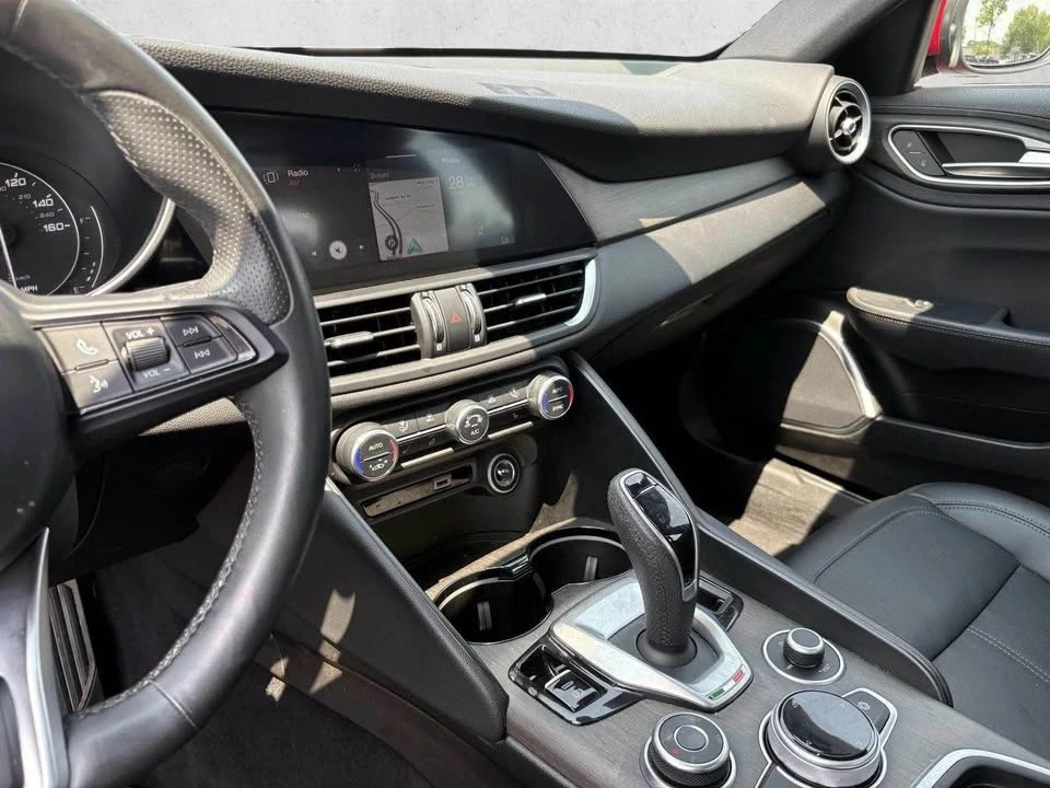 2022 Alfa Romeo Giulia - Image 11 of 19