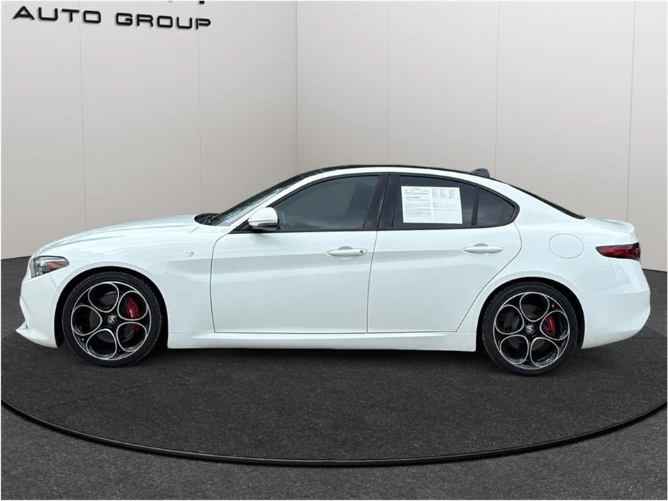 2022 Alfa Romeo Giulia - Image 5 of 20