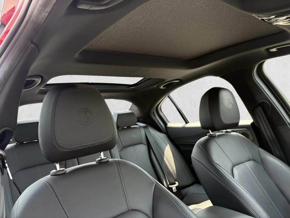2022 Alfa Romeo Giulia - Image 18 of 19