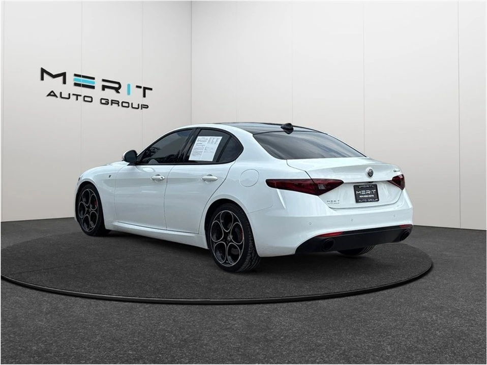 2022 Alfa Romeo Giulia - Image 7 of 20