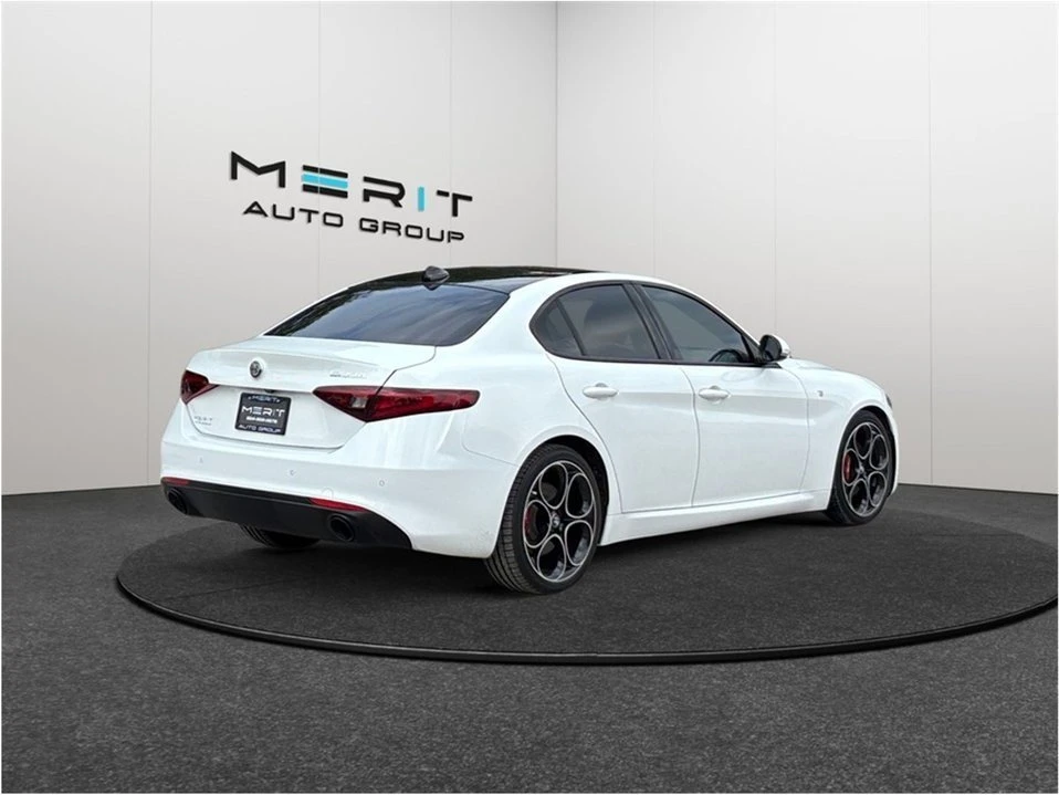 2022 Alfa Romeo Giulia - Image 9 of 20