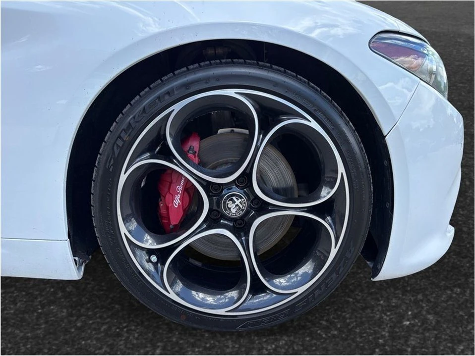 2022 Alfa Romeo Giulia - Image 13 of 20