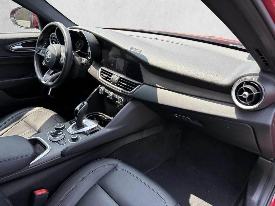 2022 Alfa Romeo Giulia - Image 17 of 19