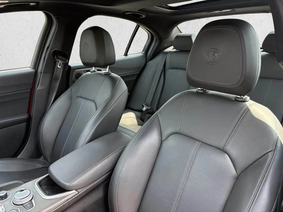 2022 Alfa Romeo Giulia - Image 13 of 19