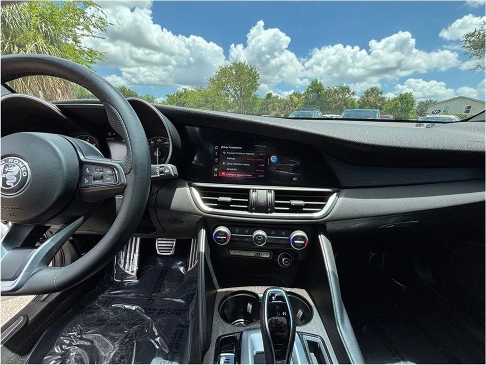 2022 Alfa Romeo Giulia - Image 11 of 20