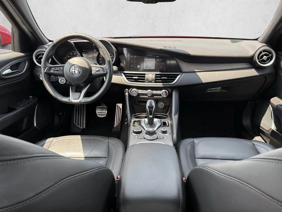 2022 Alfa Romeo Giulia - Image 15 of 19