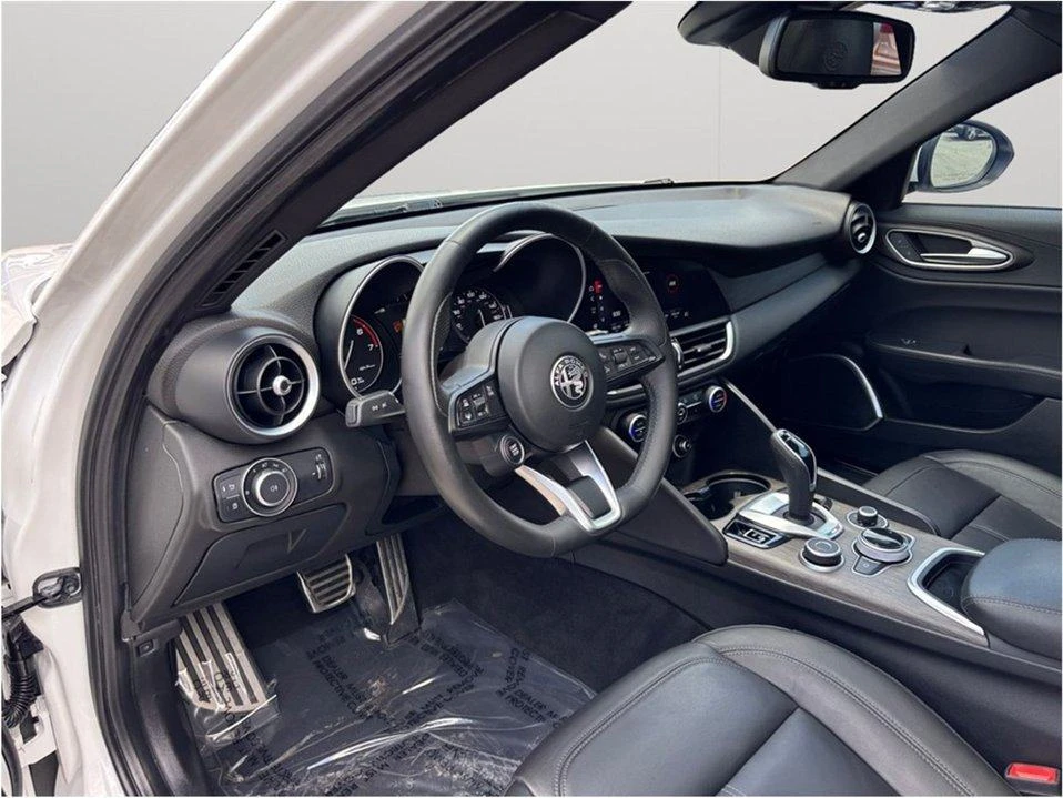 2022 Alfa Romeo Giulia - Image 6 of 20