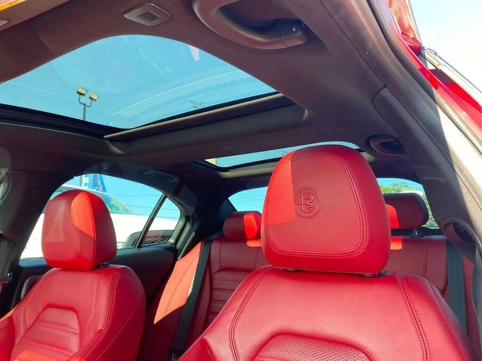 2022 Alfa Romeo Giulia - Image 7 of 8