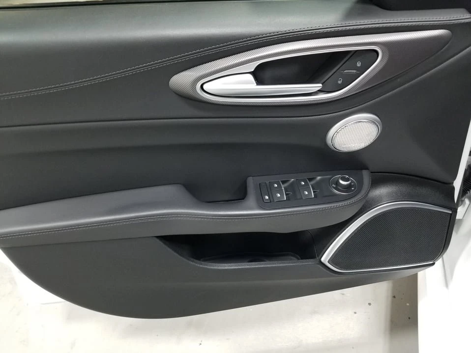 2022 Alfa Romeo Giulia - Image 10 of 20