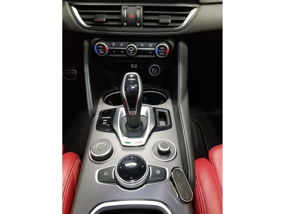 2022 Alfa Romeo Giulia - Image 14 of 20