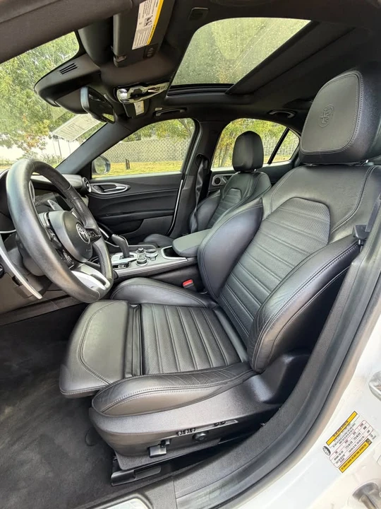 2022 Alfa Romeo Giulia - Image 8 of 15