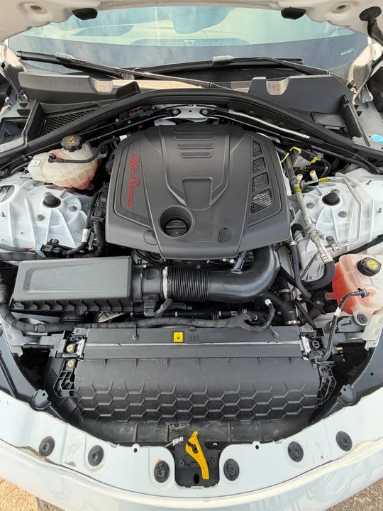 2022 Alfa Romeo Giulia - Image 15 of 15
