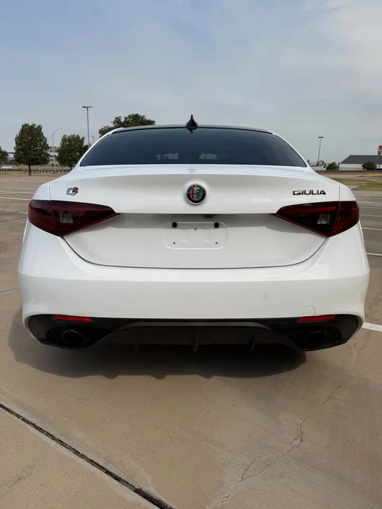 2022 Alfa Romeo Giulia - Image 5 of 15