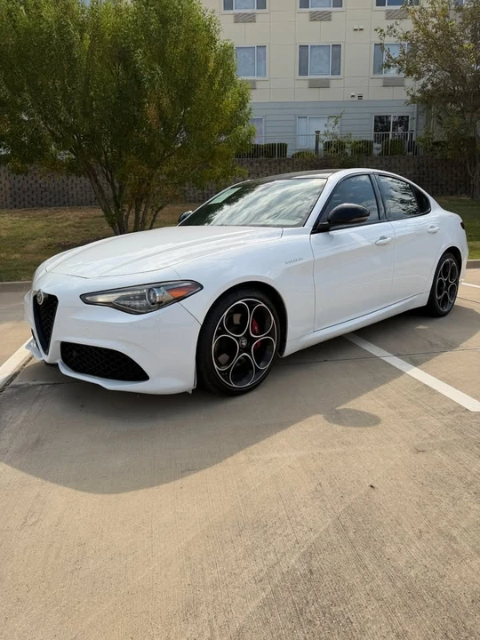 2022 Alfa Romeo Giulia - Image 3 of 15