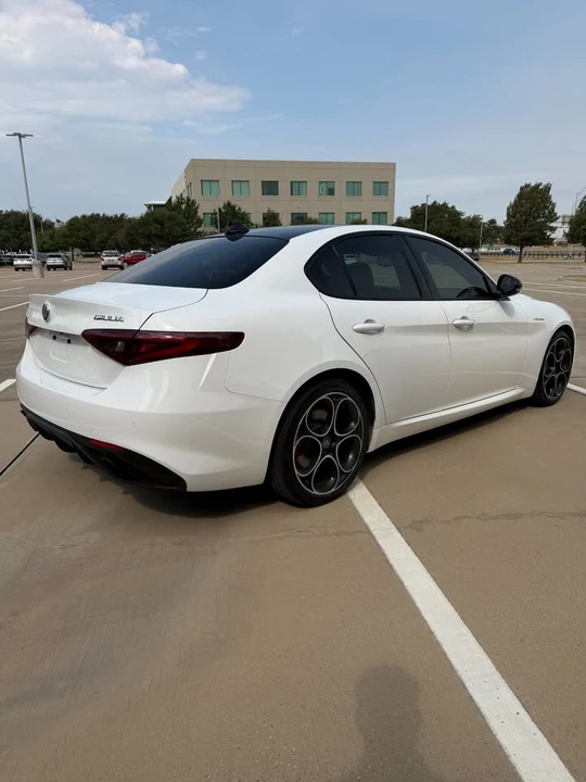 2022 Alfa Romeo Giulia - Image 6 of 15