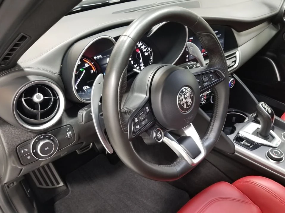 2022 Alfa Romeo Giulia - Image 12 of 20