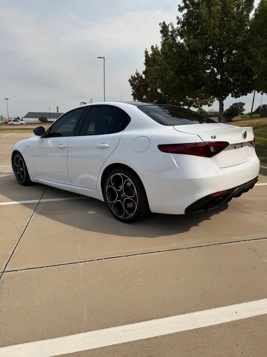 2022 Alfa Romeo Giulia - Image 4 of 15