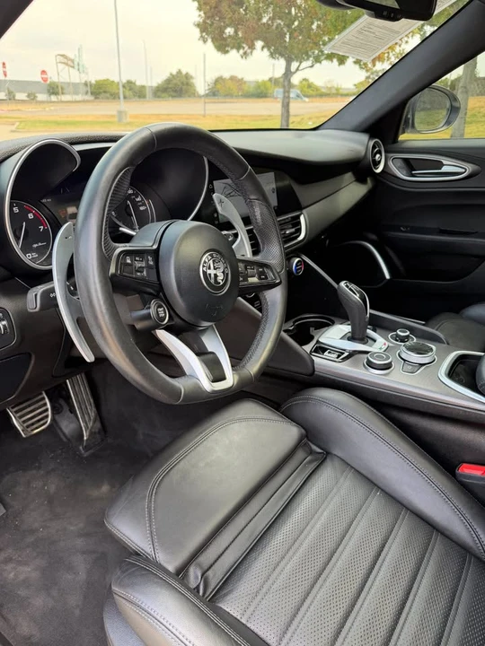 2022 Alfa Romeo Giulia - Image 7 of 15