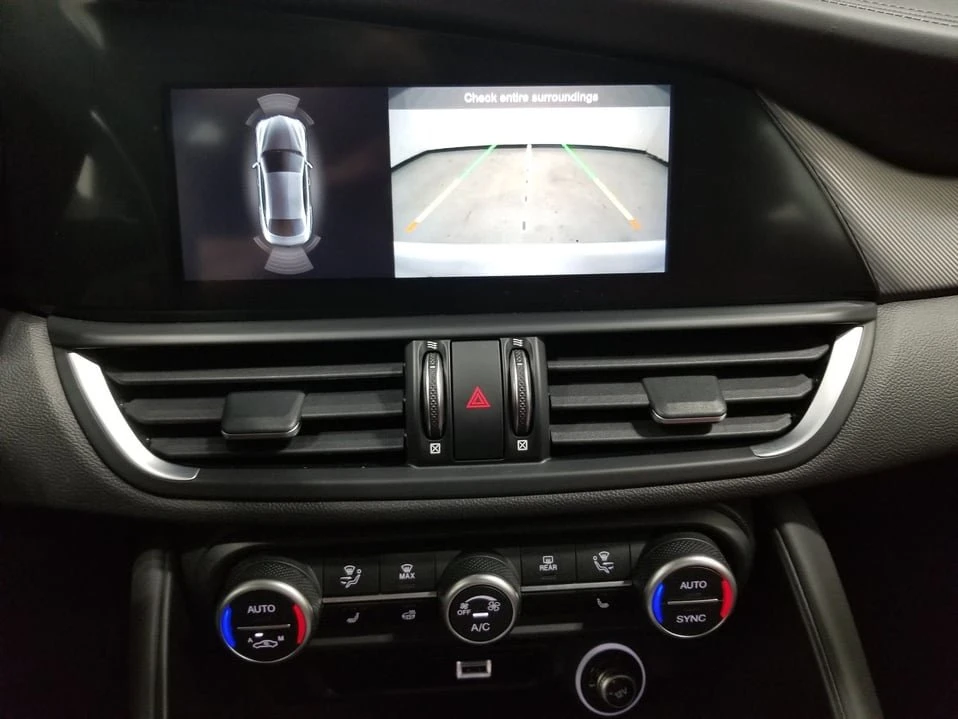 2022 Alfa Romeo Giulia - Image 19 of 20