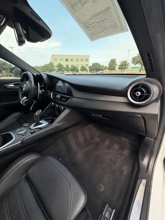 2022 Alfa Romeo Giulia - Image 12 of 15