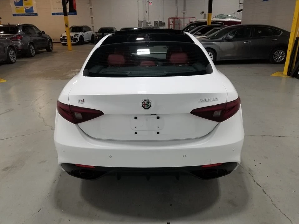 2022 Alfa Romeo Giulia - Image 8 of 20