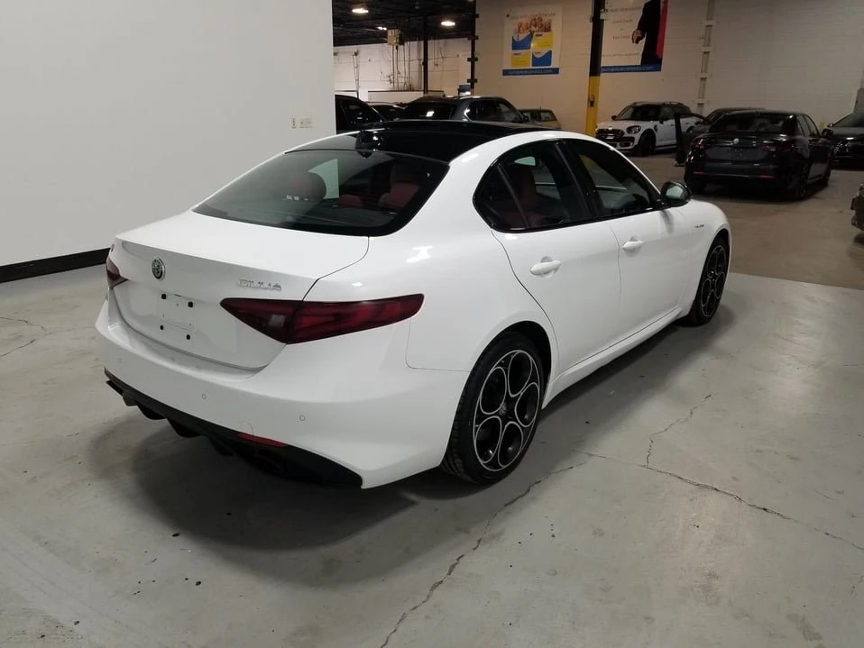 2022 Alfa Romeo Giulia - Image 7 of 20