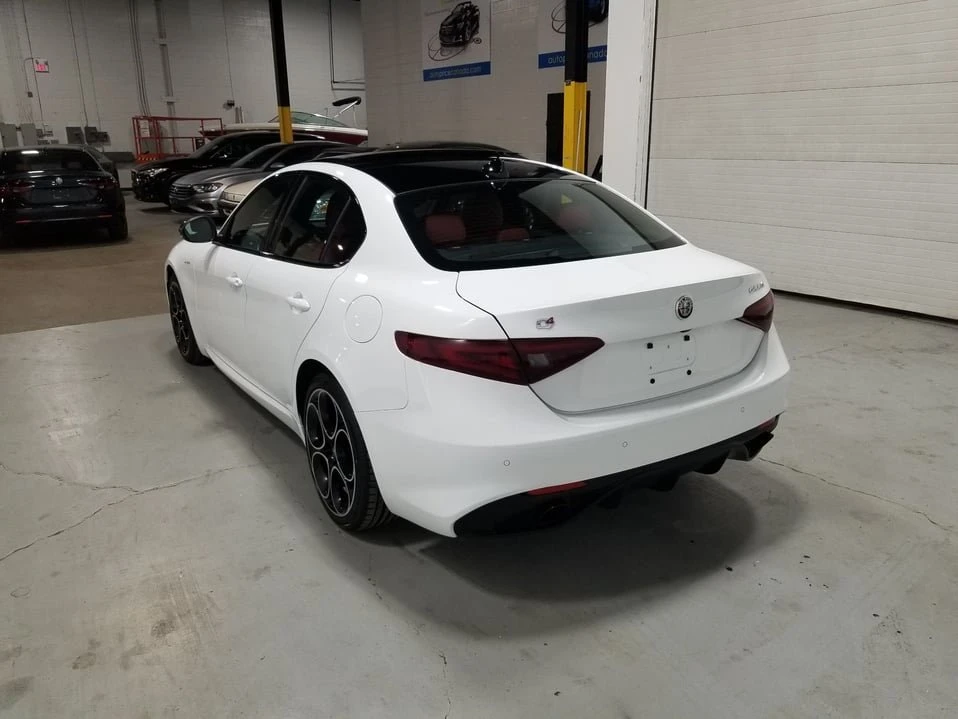 2022 Alfa Romeo Giulia - Image 5 of 20
