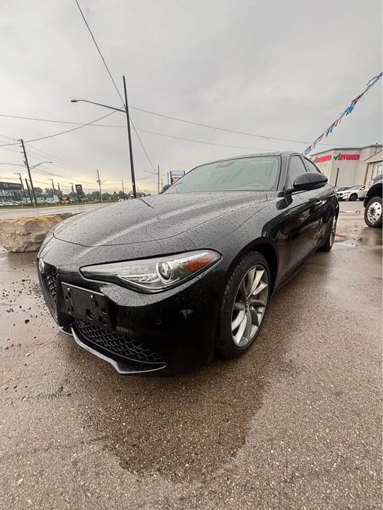 2022 Alfa Romeo Giulia - Image 2 of 20
