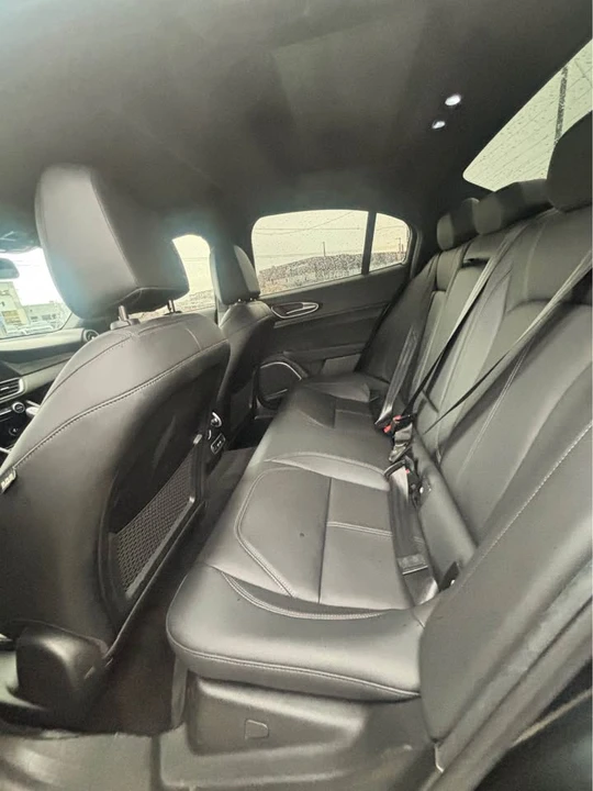 2022 Alfa Romeo Giulia - Image 17 of 20