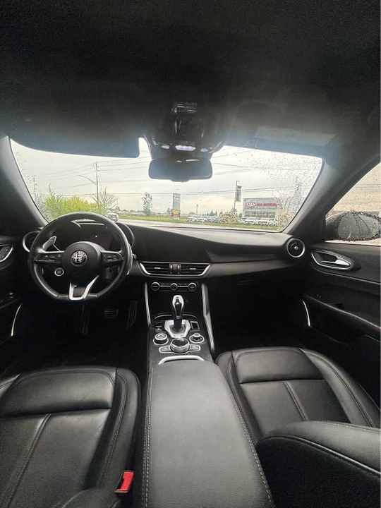 2022 Alfa Romeo Giulia - Image 18 of 20