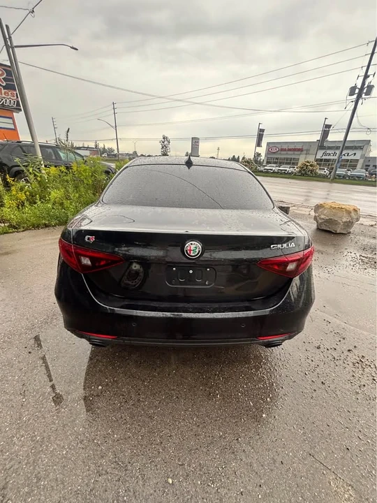 2022 Alfa Romeo Giulia - Image 5 of 20