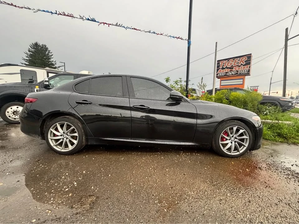 2022 Alfa Romeo Giulia - Image 8 of 20