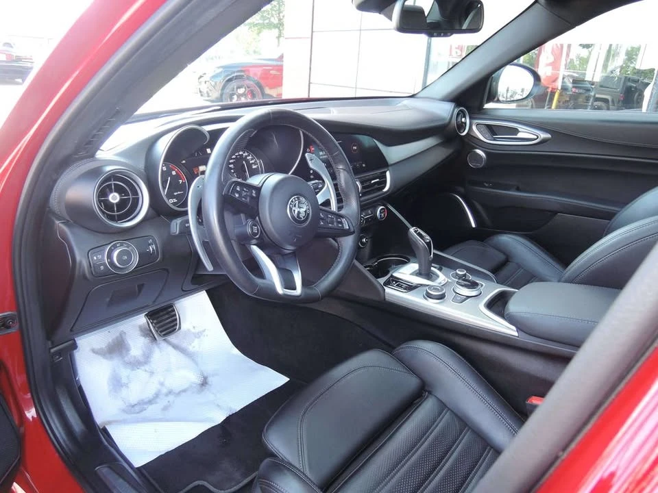 2022 Alfa Romeo Giulia - Image 5 of 10