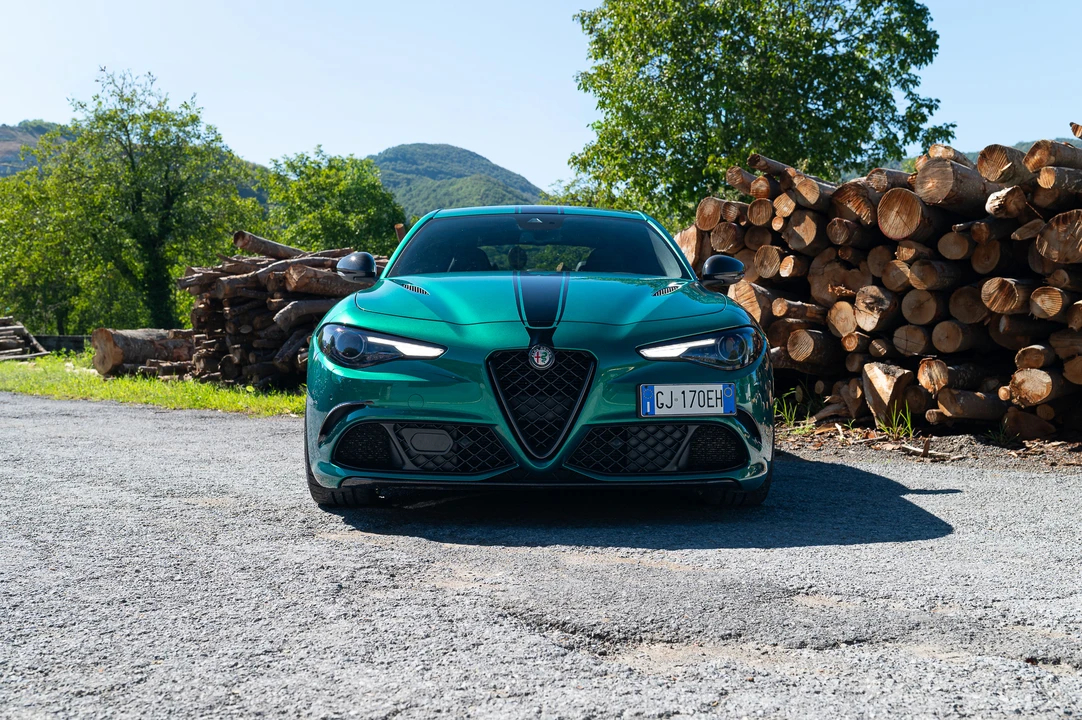2022 Alfa Romeo Giulia Quadrifoglio - Image 2 of 31