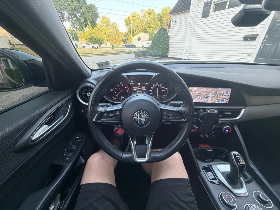 2022 Alfa Romeo Giulia - Image 18 of 21