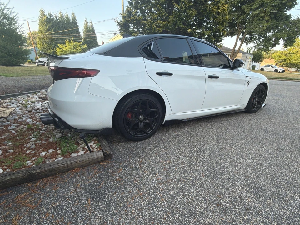 2022 Alfa Romeo Giulia - Image 7 of 21