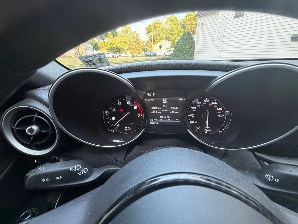 2022 Alfa Romeo Giulia - Image 17 of 21