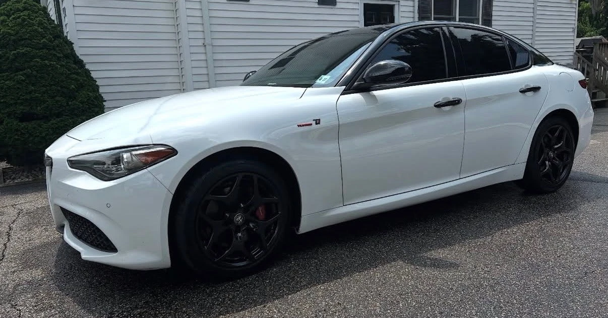 2022 Alfa Romeo Giulia - Image 4 of 21