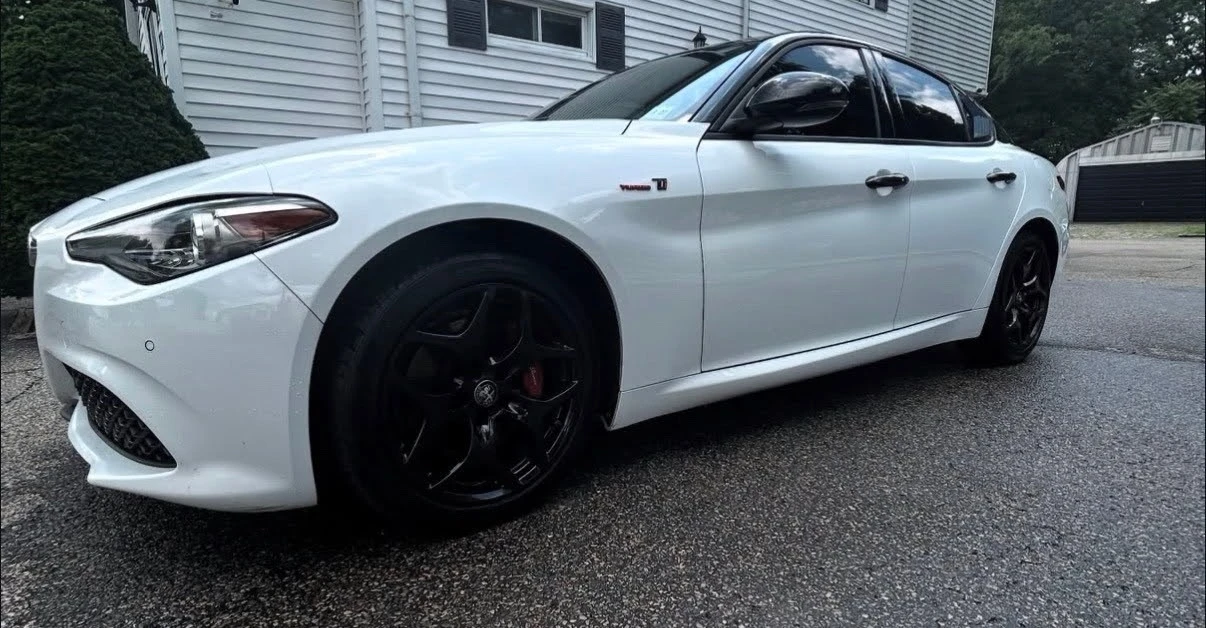2022 Alfa Romeo Giulia - Image 5 of 21