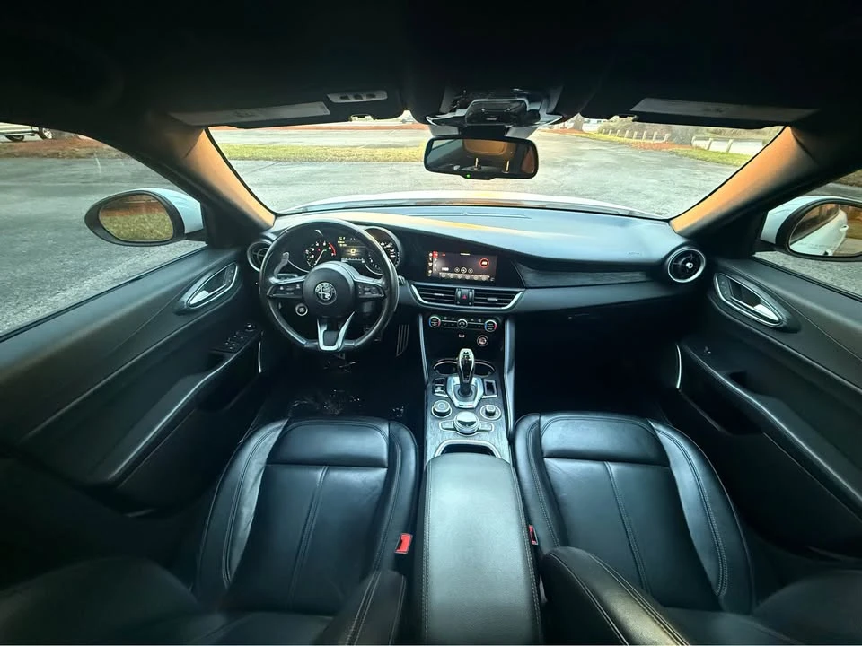 2022 Alfa Romeo Giulia - Image 14 of 20