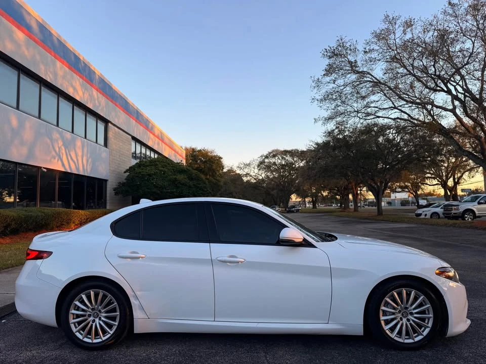 2022 Alfa Romeo Giulia - Image 8 of 20