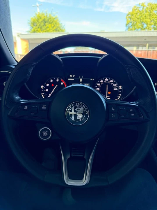 2022 Alfa Romeo Giulia - Image 5 of 14