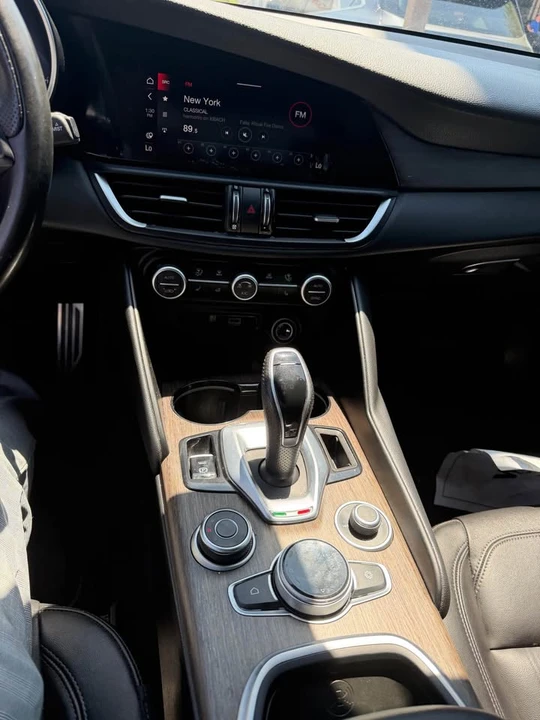 2022 Alfa Romeo Giulia - Image 4 of 4